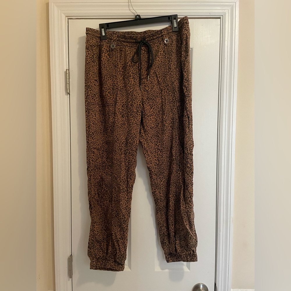 Knox rose cheetah print drawstring joggers / L